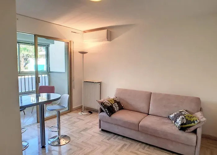 Henri Camille Real Estate - Latour - 150m Martinez