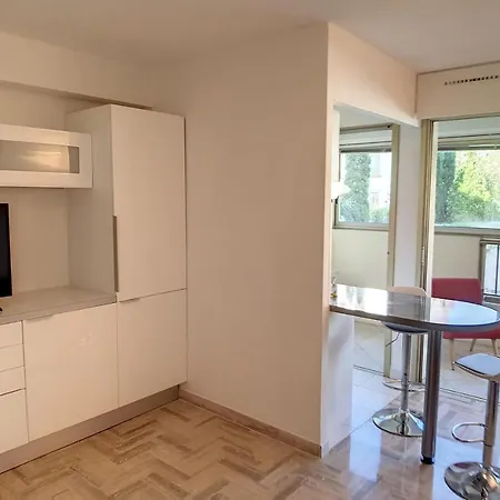 Henri Camille Real Estate - Latour - 150m Martinez Cannes