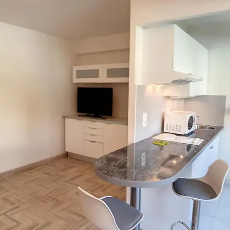 Henri Camille Real Estate - Latour - 150m Martinez *