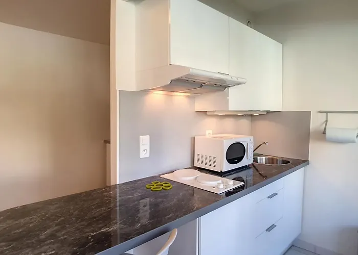 Henri Camille Real Estate - Latour - 150m Martinez *