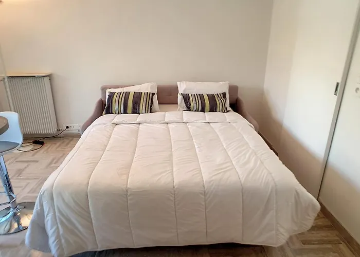 Henri Camille Real Estate - Latour - 150m Martinez Apartment *